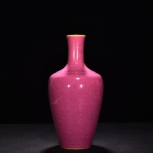 Qing Dynasty Yongzheng red glaze ice cracked bottle
