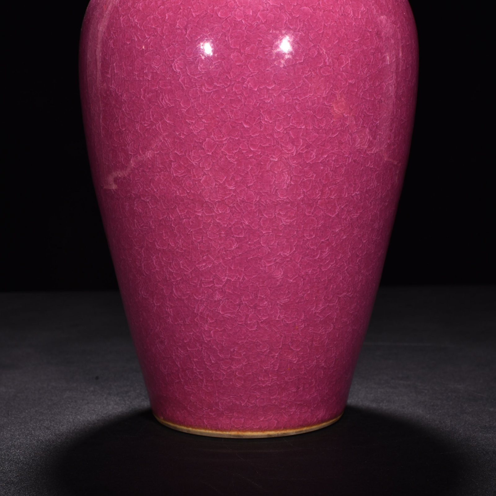 Qing Dynasty Yongzheng red glaze ice cracked bottle