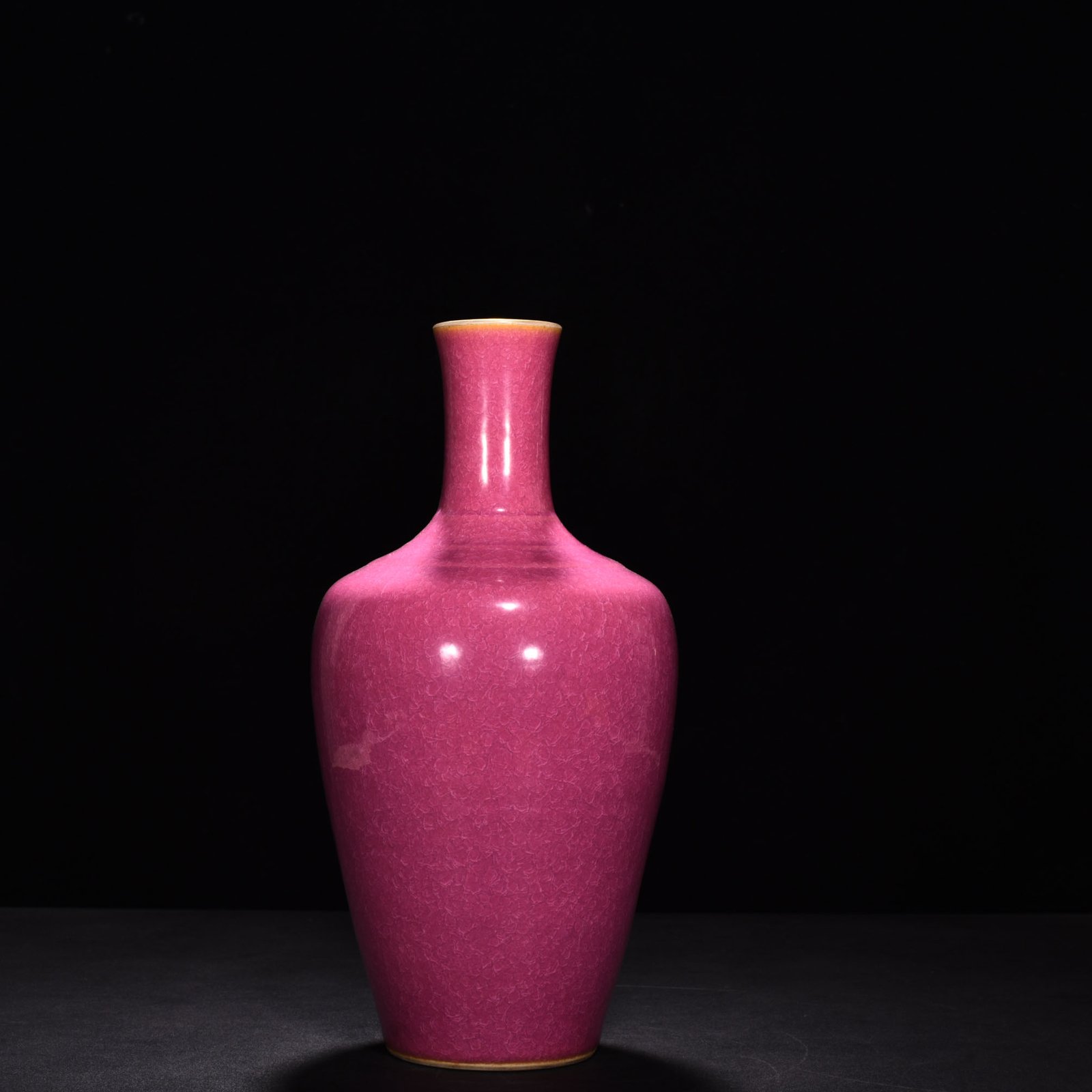 Qing Dynasty Yongzheng red glaze ice cracked bottle