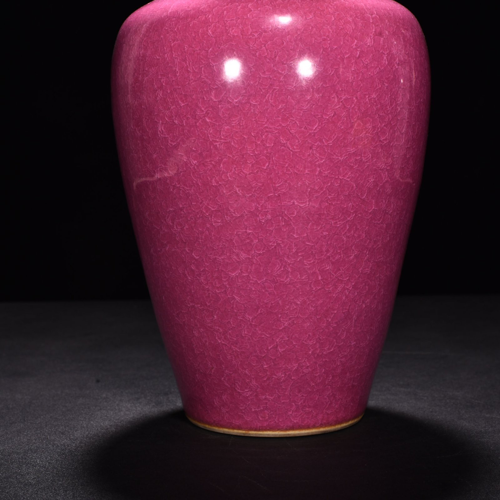 Qing Dynasty Yongzheng red glaze ice cracked bottle