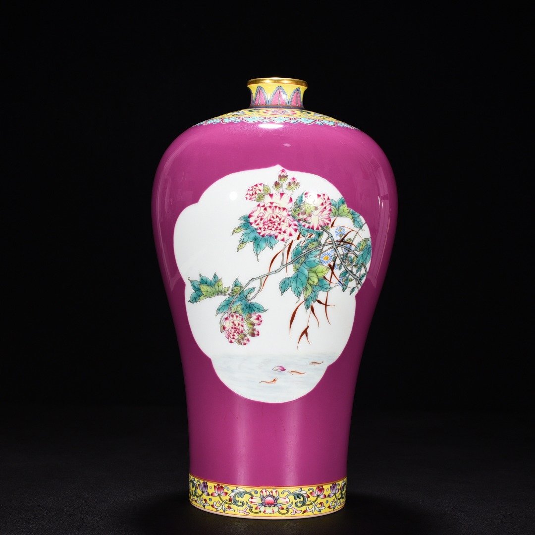 Qing Dynasty Yongzheng rouge red glaze plum vase