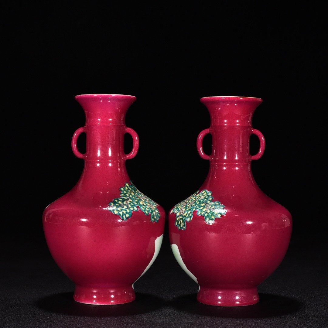 Qing Dynasty Yongzheng rouge red glaze amphora