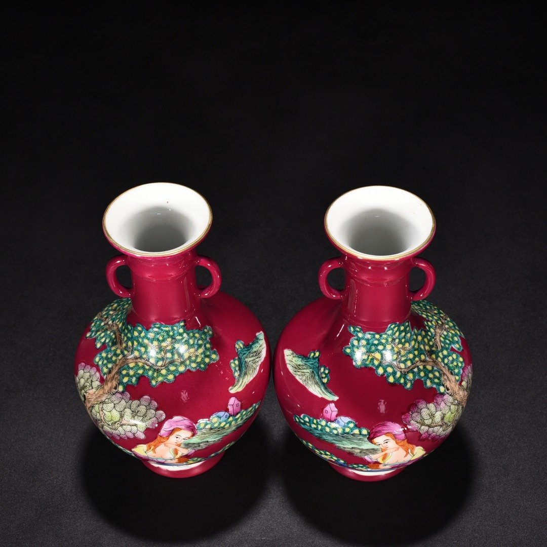 Qing Dynasty Yongzheng rouge red glaze amphora