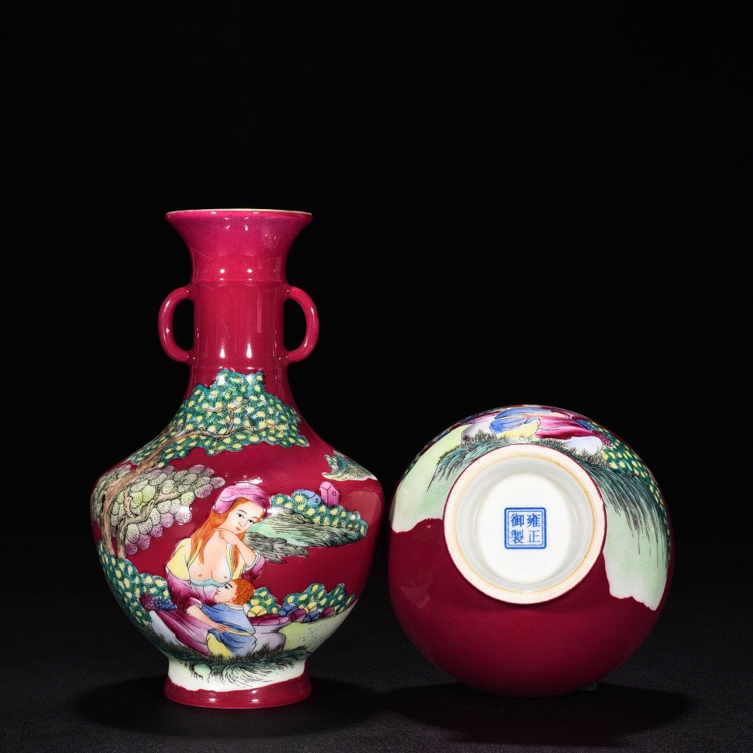 Qing Dynasty Yongzheng rouge red glaze amphora