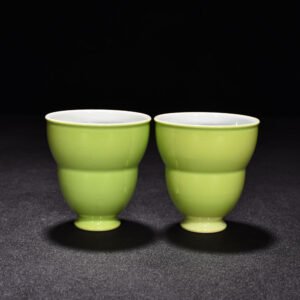 Qing Dynasty Yongzheng apple green glaze folding cup
