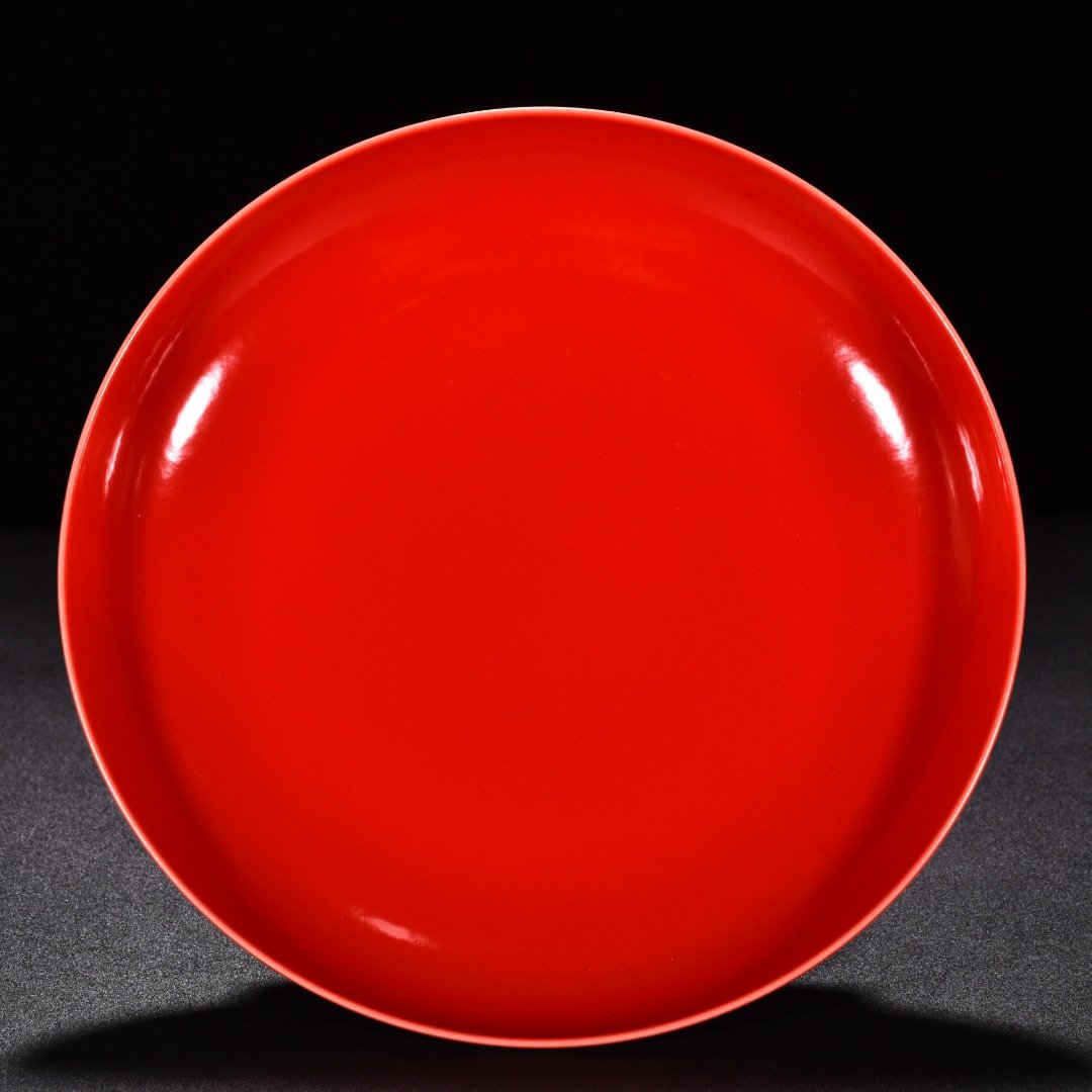 Qing Dynasty Yongzheng pepper red glaze plate