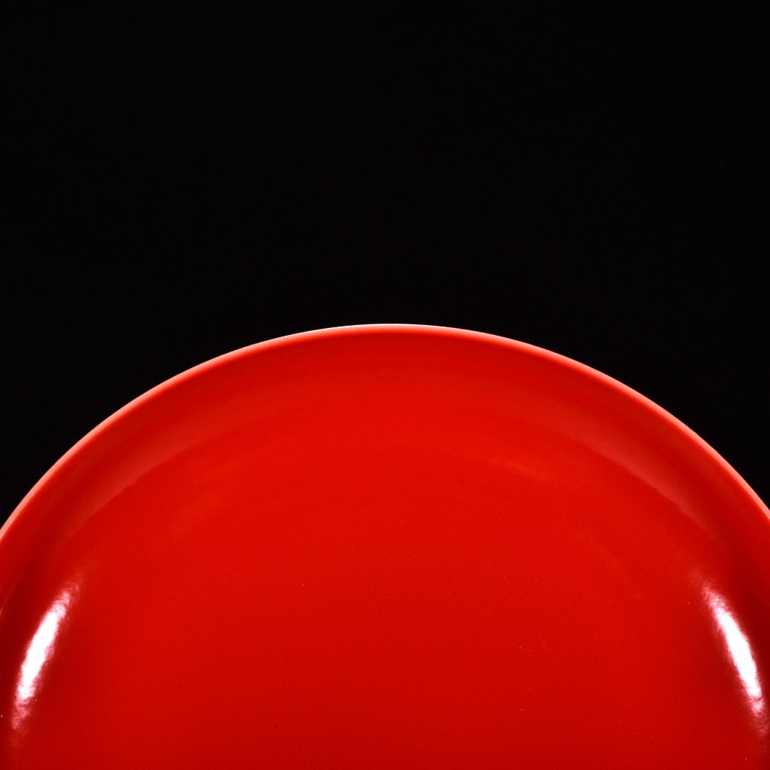 Qing Dynasty Yongzheng pepper red glaze plate