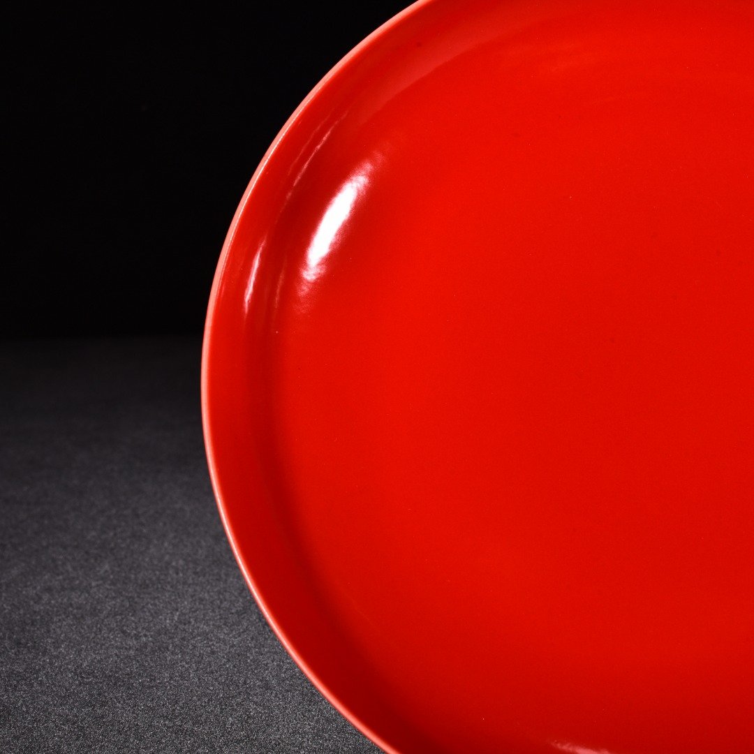 Qing Dynasty Yongzheng pepper red glaze plate