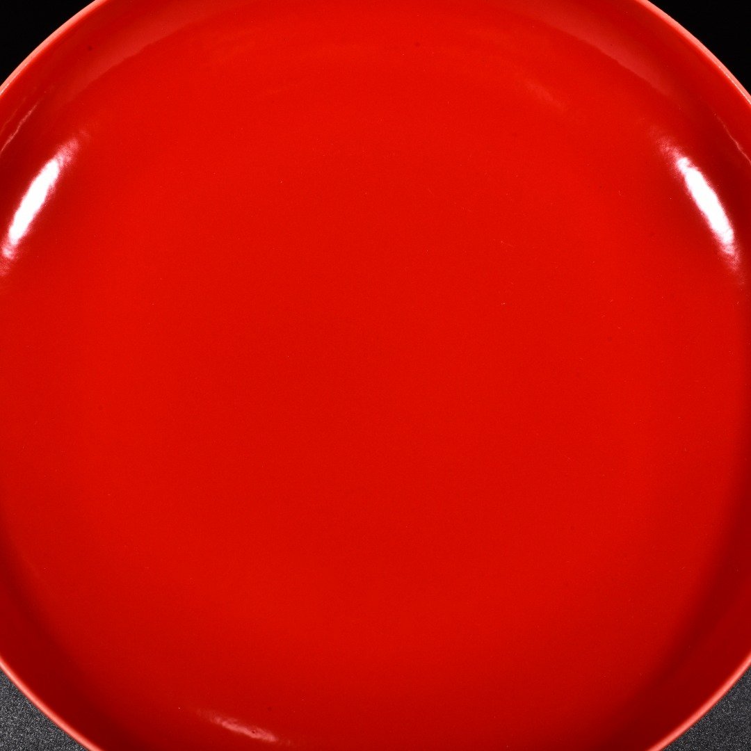 Qing Dynasty Yongzheng pepper red glaze plate