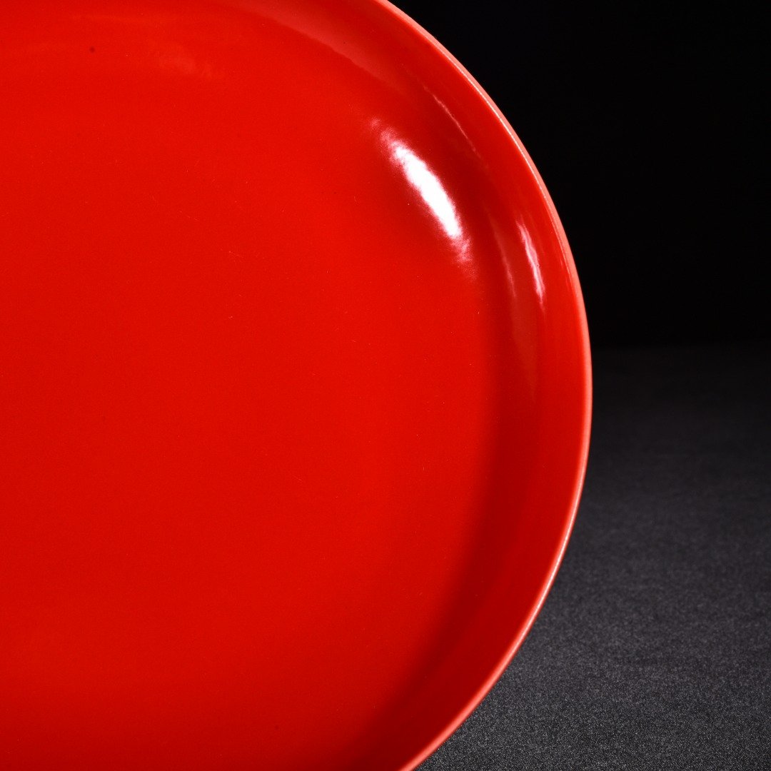 Qing Dynasty Yongzheng pepper red glaze plate