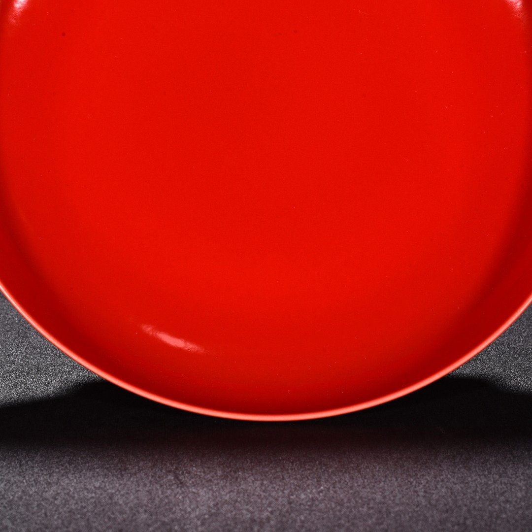 Qing Dynasty Yongzheng pepper red glaze plate
