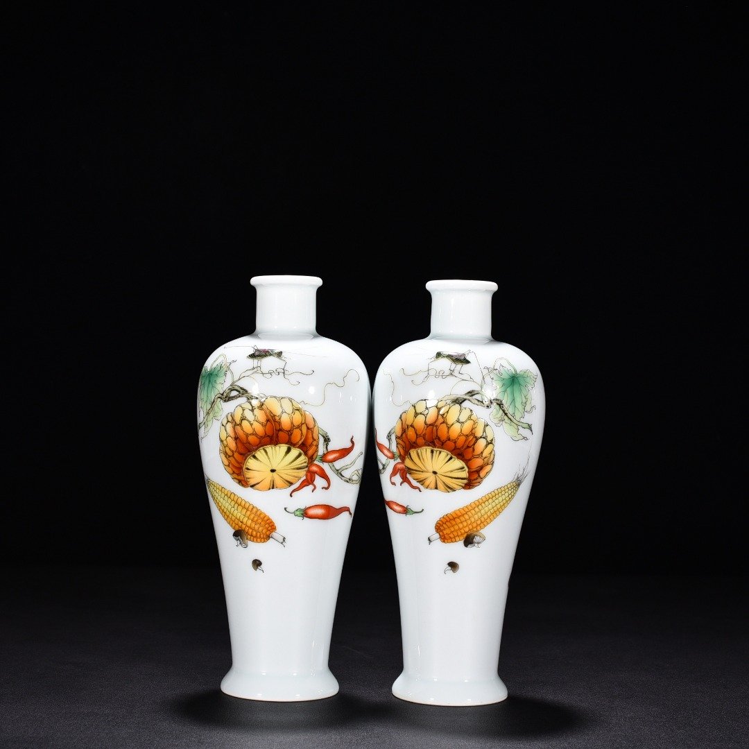 Qing Dynasty Yongzheng Lang Shining plum vase