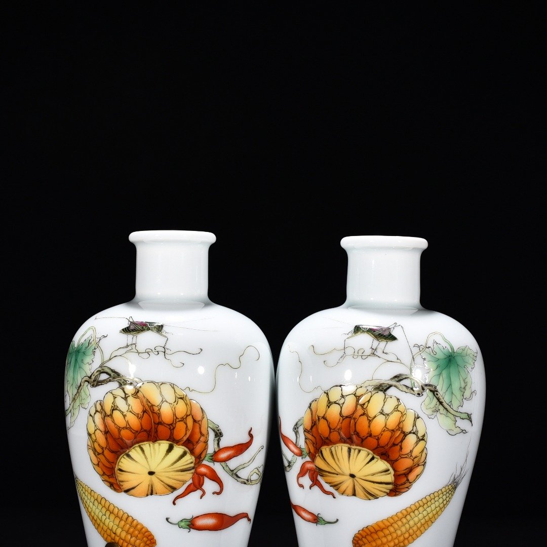 Qing Dynasty Yongzheng Lang Shining plum vase