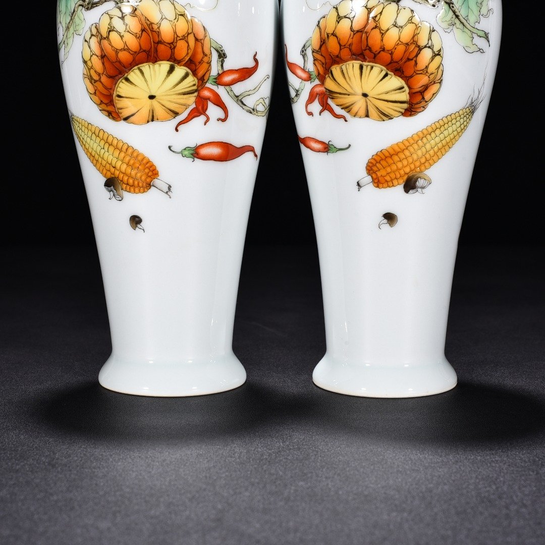 Qing Dynasty Yongzheng Lang Shining plum vase