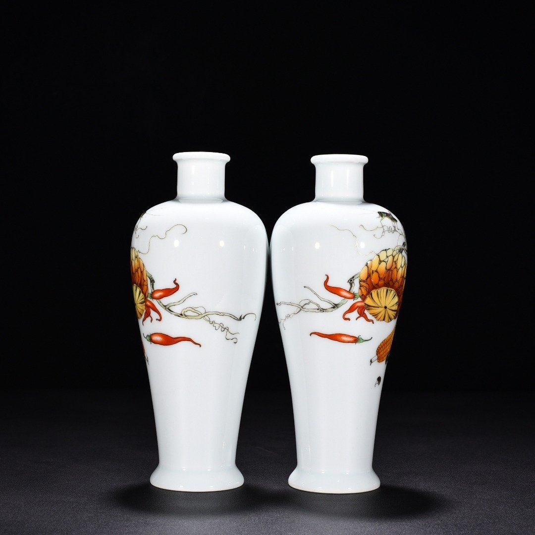 Qing Dynasty Yongzheng Lang Shining plum vase