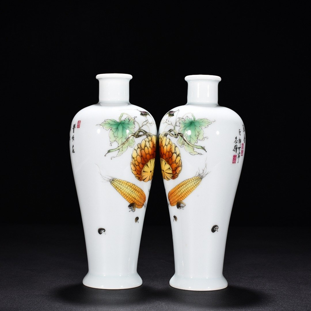 Qing Dynasty Yongzheng Lang Shining plum vase