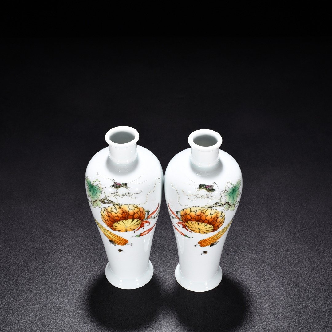 Qing Dynasty Yongzheng Lang Shining plum vase