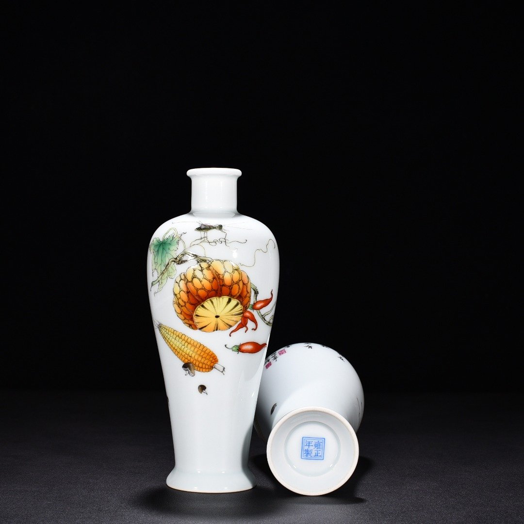 Qing Dynasty Yongzheng Lang Shining plum vase