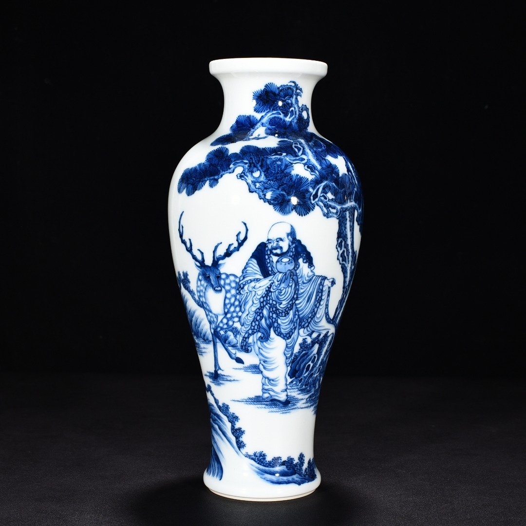 Qing Dynasty Yongzheng blue and white Arhat plate mouth vase