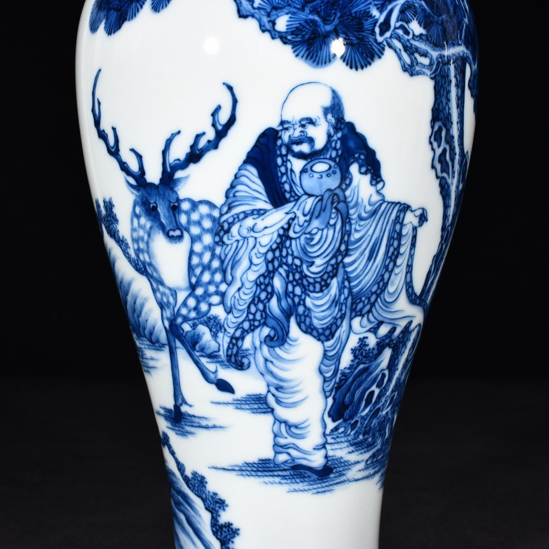 Qing Dynasty Yongzheng blue and white Arhat plate mouth vase