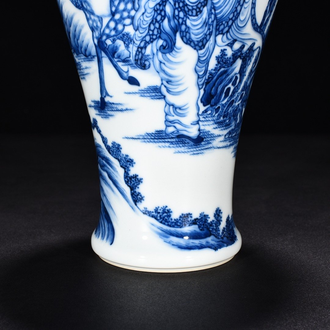 Qing Dynasty Yongzheng blue and white Arhat plate mouth vase