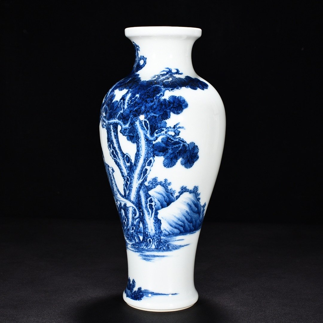 Qing Dynasty Yongzheng blue and white Arhat plate mouth vase
