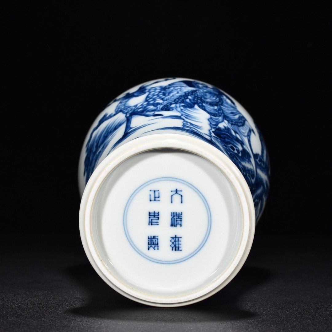 Qing Dynasty Yongzheng blue and white Arhat plate mouth vase