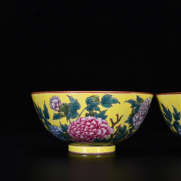 Qing Dynasty Yongzheng yellow ground enamel bowl