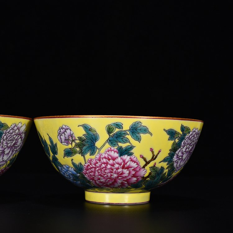 Qing Dynasty Yongzheng yellow ground enamel bowl