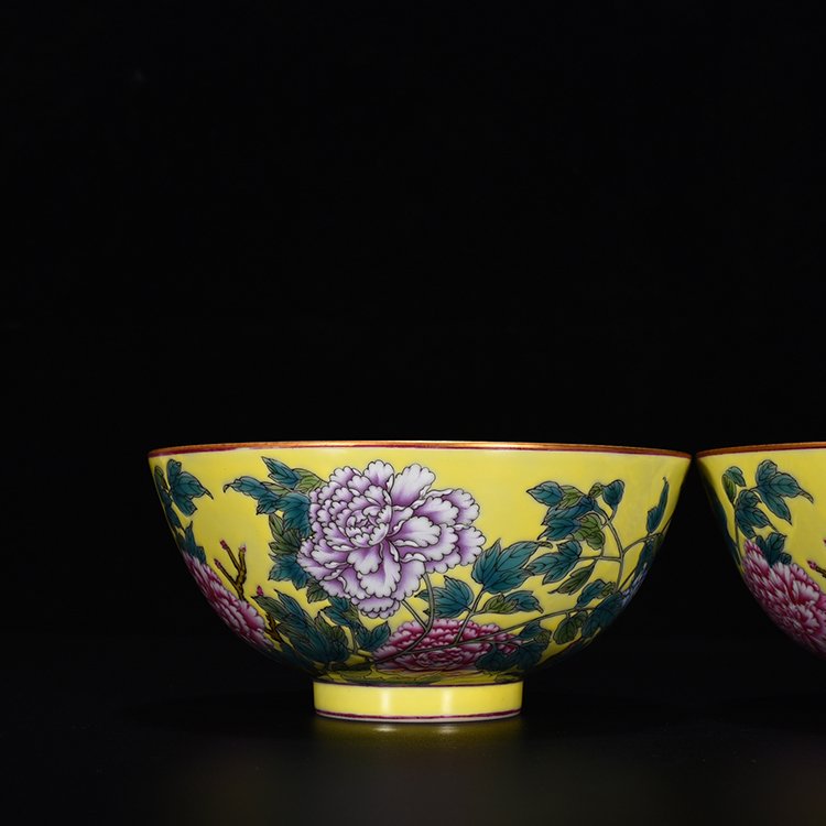 Qing Dynasty Yongzheng yellow ground enamel bowl