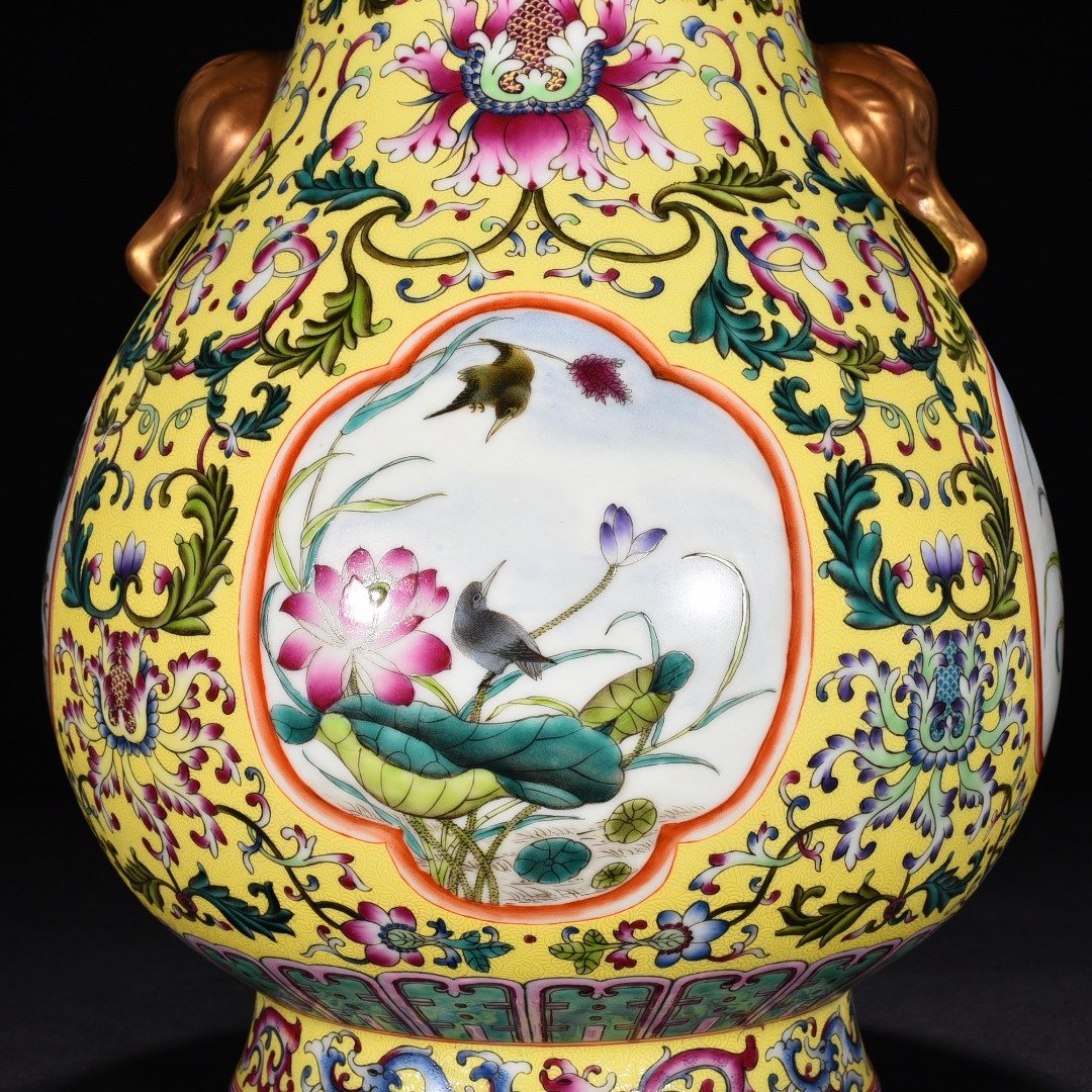 Qing Dynasty Yongzheng yellow ground with rolling pattern vase statue
