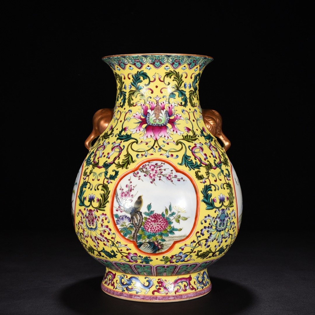Qing Dynasty Yongzheng yellow ground with rolling pattern vase statue