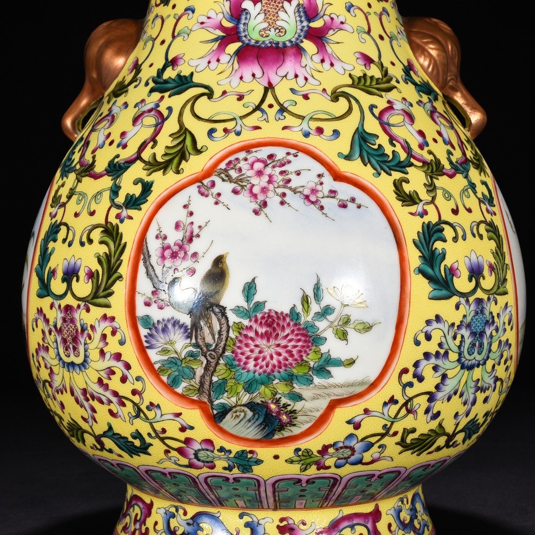 Qing Dynasty Yongzheng yellow ground with rolling pattern vase statue