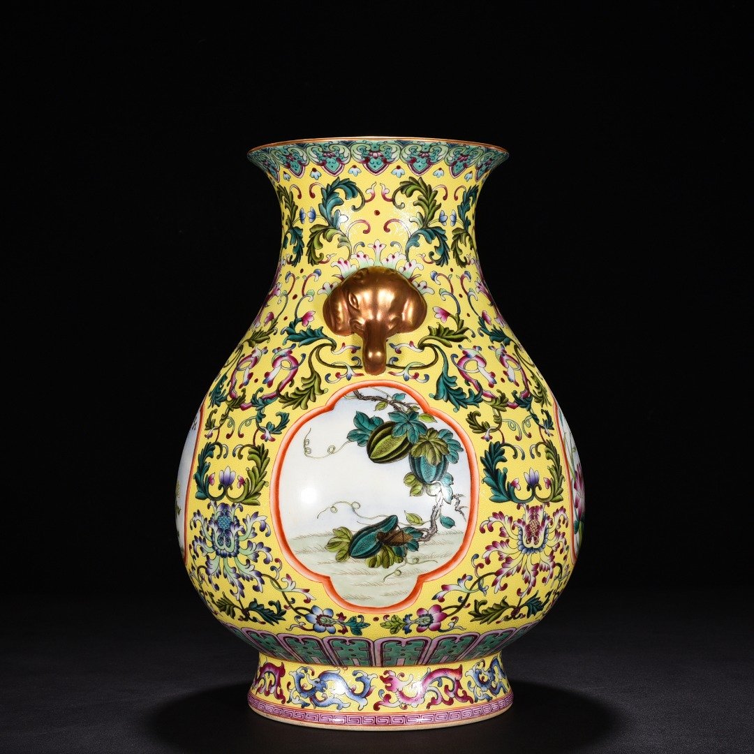 Qing Dynasty Yongzheng yellow ground with rolling pattern vase statue