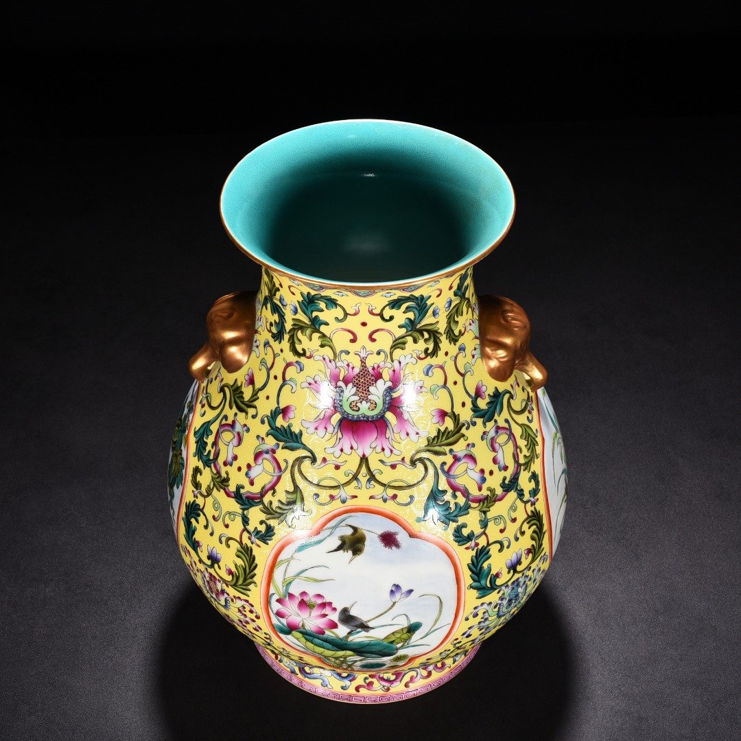 Qing Dynasty Yongzheng yellow ground with rolling pattern vase statue
