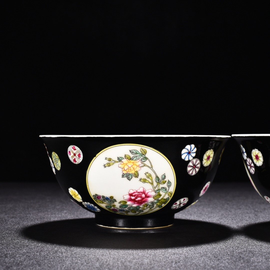 Qing Dynasty Yongzheng black ground enamel poppy bowl