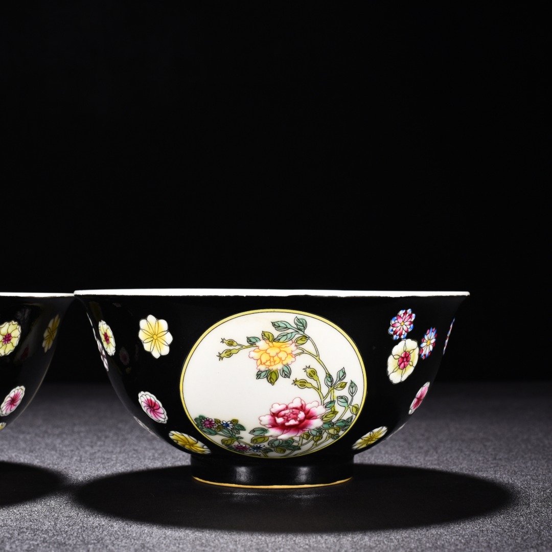 Qing Dynasty Yongzheng black ground enamel poppy bowl