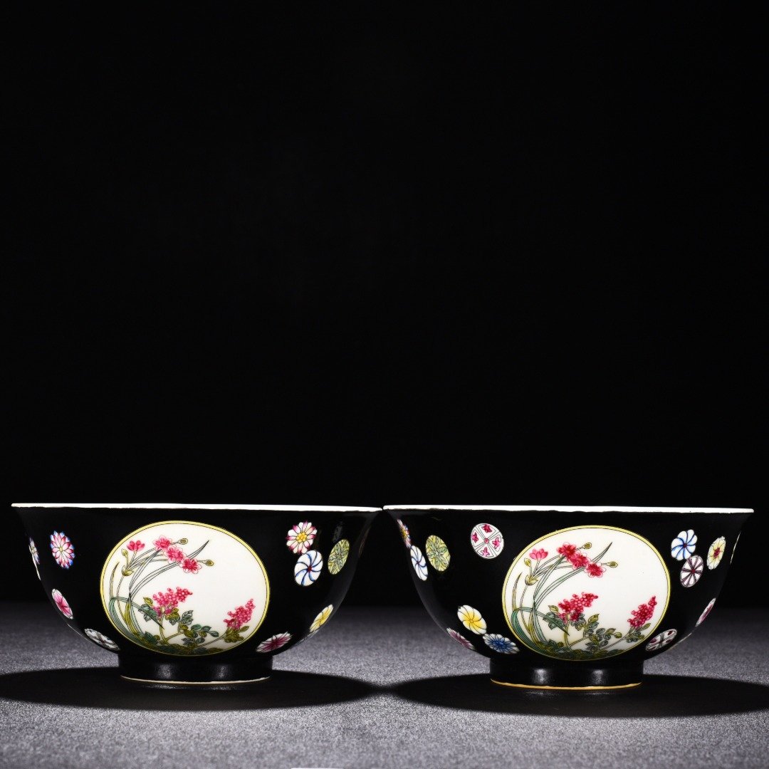 Qing Dynasty Yongzheng black ground enamel poppy bowl