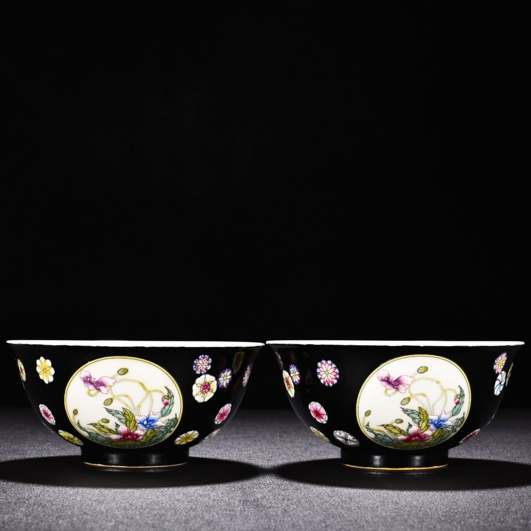 Qing Dynasty Yongzheng black ground enamel poppy bowl