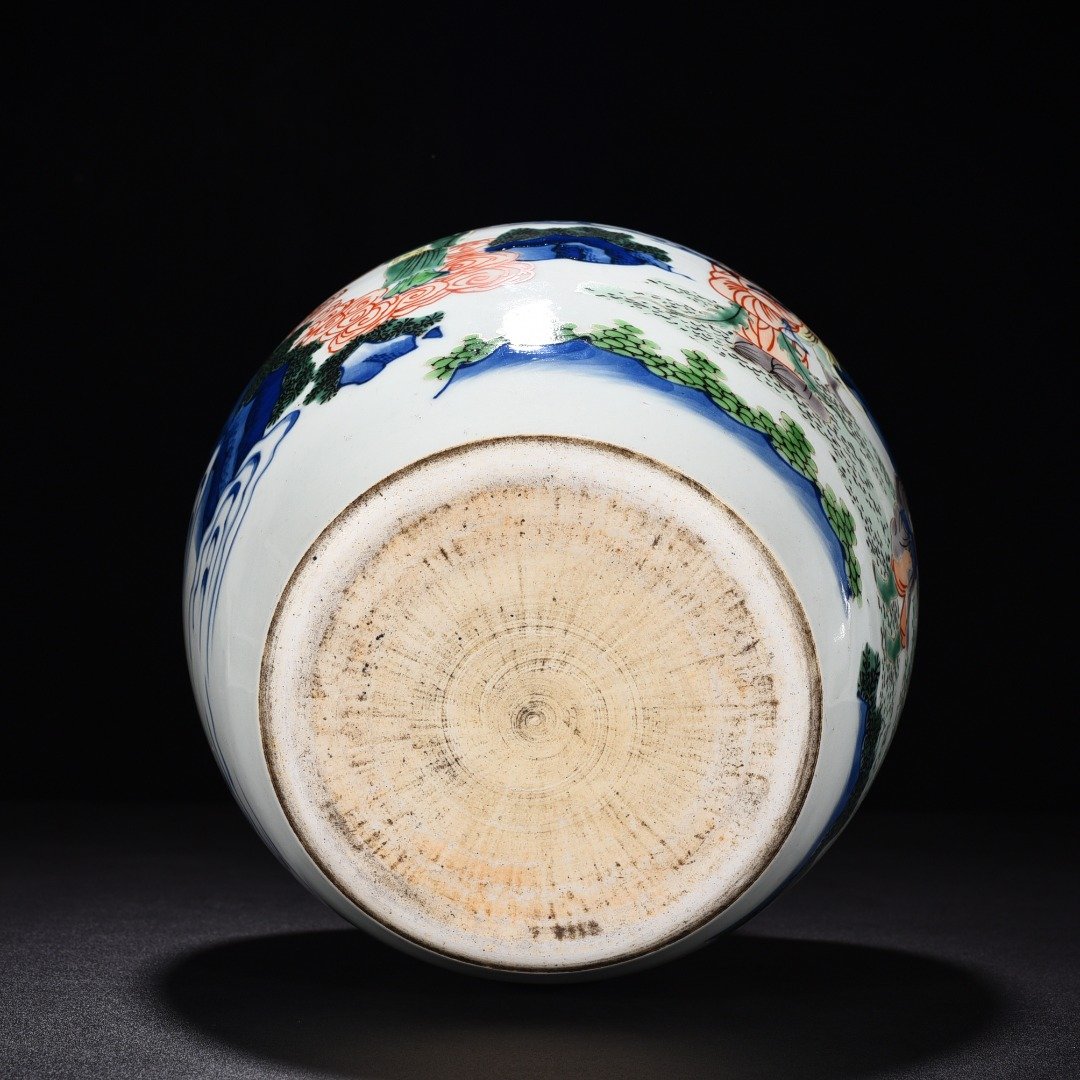 Qing Dynasty Shunzhi blue and white colorful character story lid jar