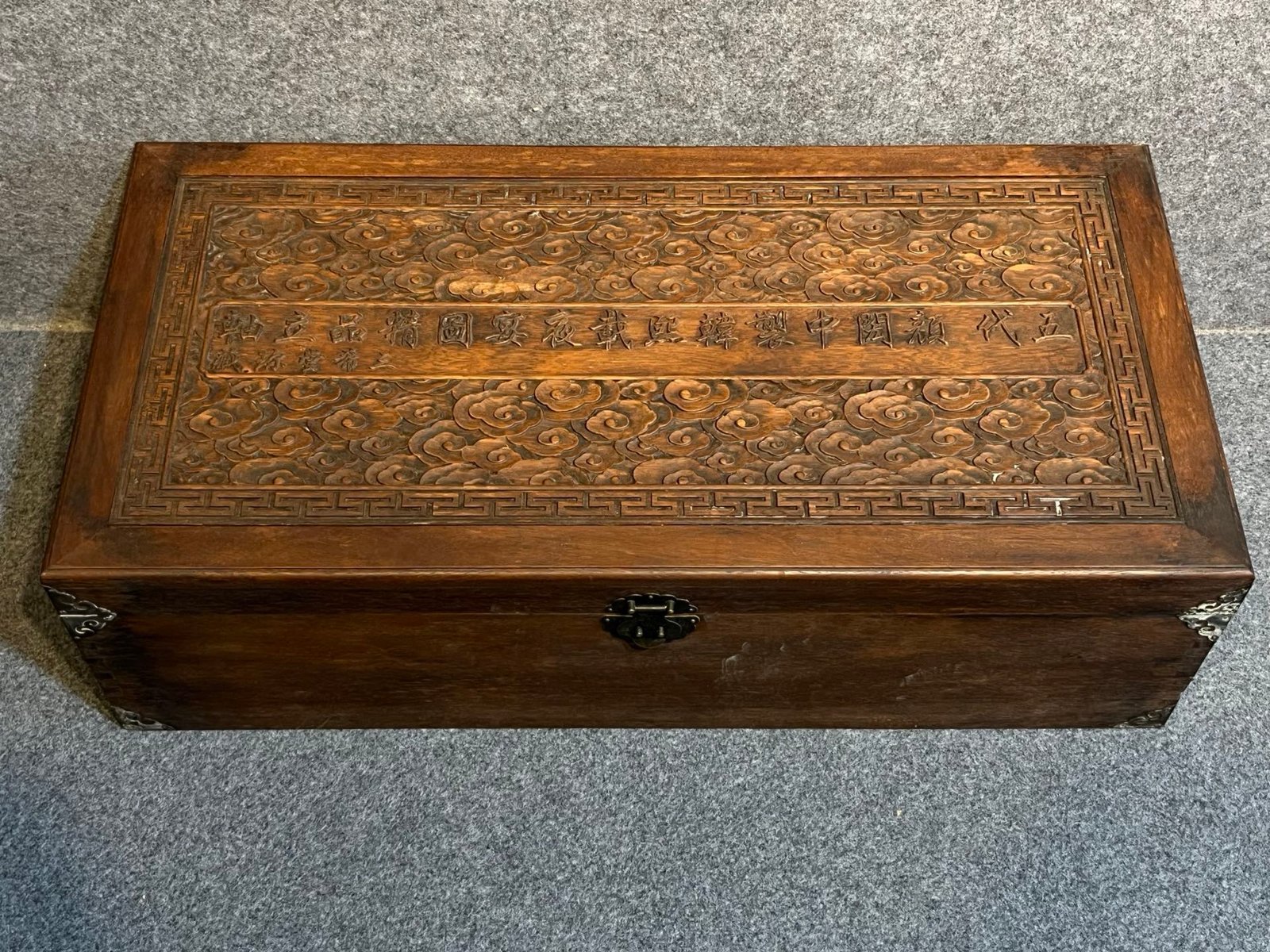 Chinese scroll painting Gu Hongzhong