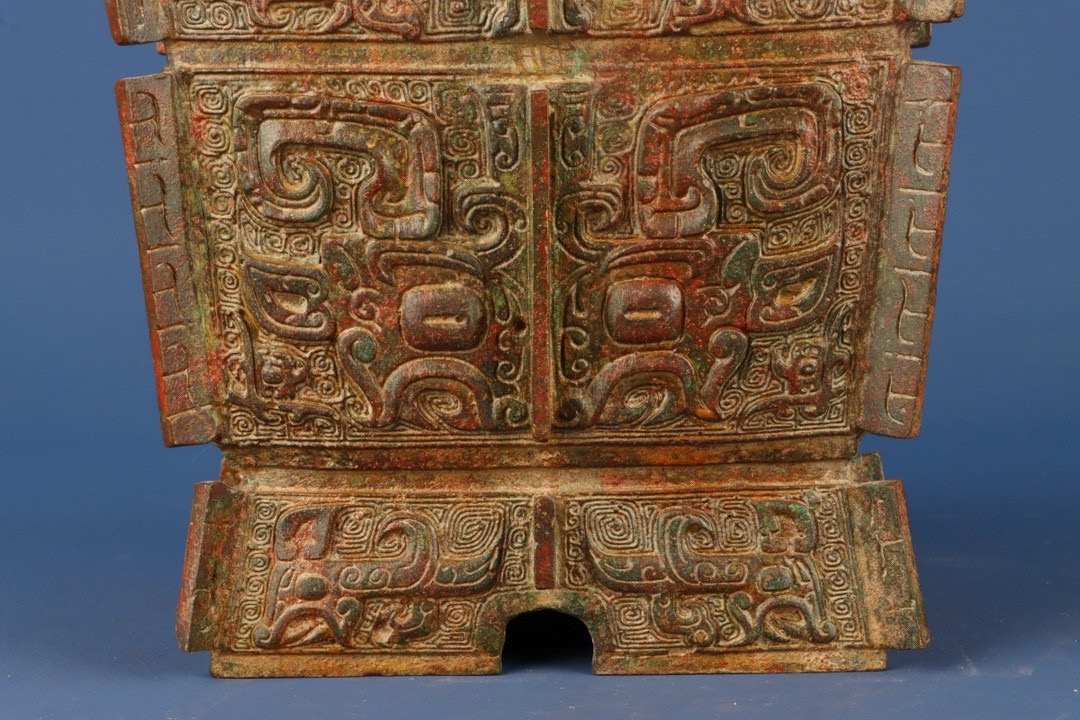 Zhou Dynasty Bronze animal face Fang Yi