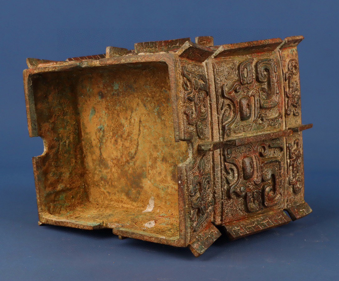 Zhou Dynasty Bronze animal face Fang Yi