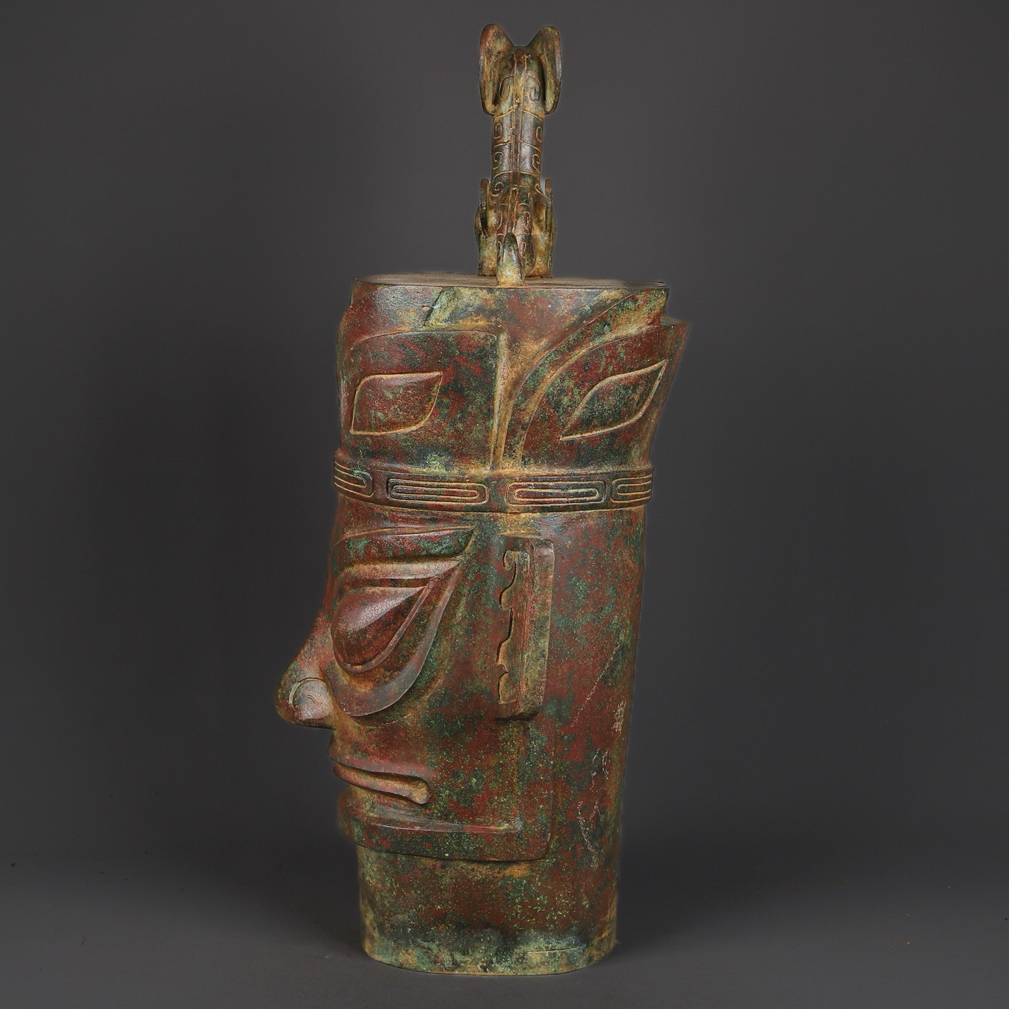 Sanxingdui Dynasty Bronze standing dragon with eye catching head