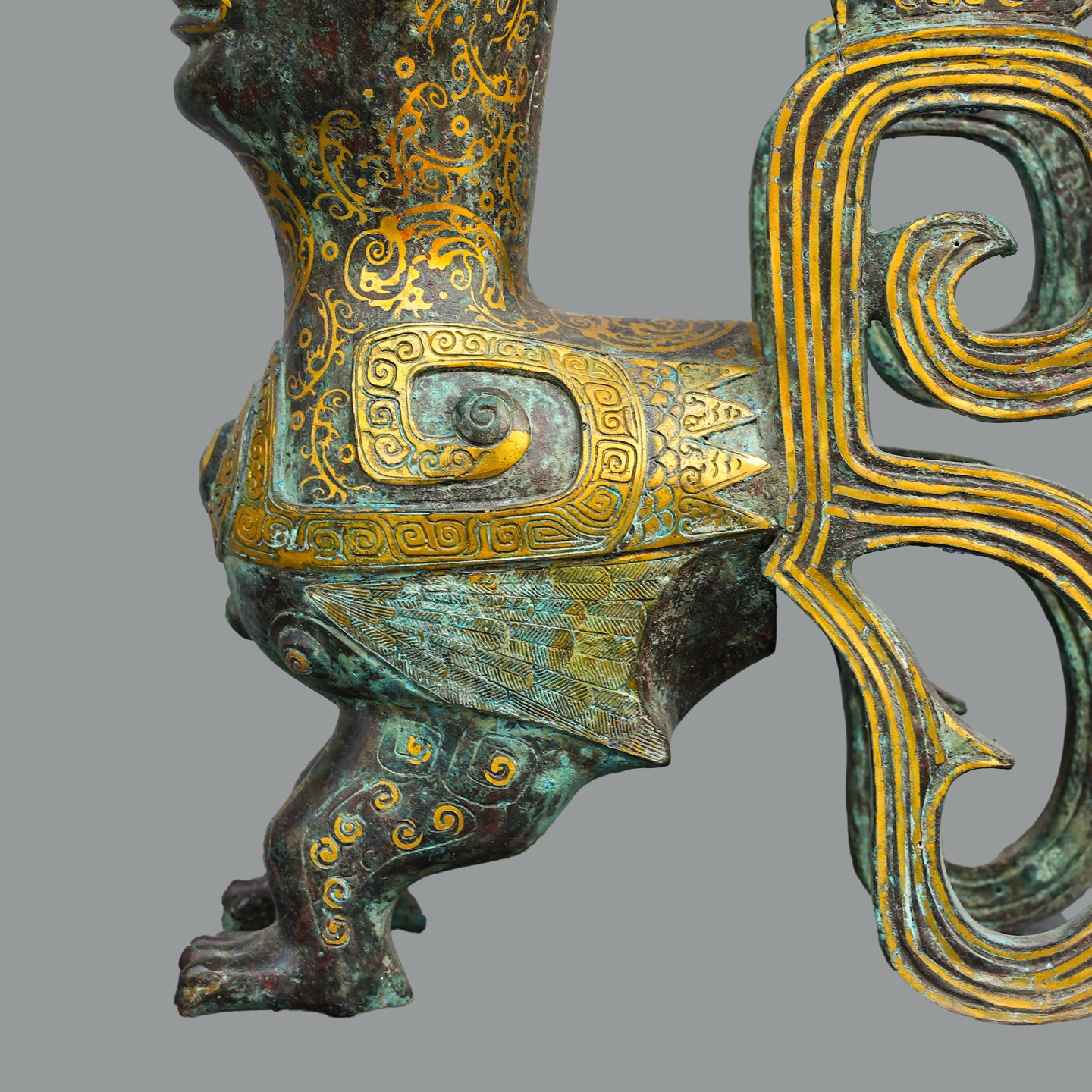 Sanxingdui Dynasty Pair of golden human faced beasts