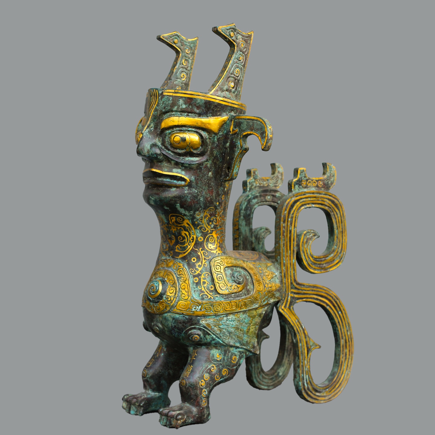 Sanxingdui Dynasty Pair of golden human faced beasts