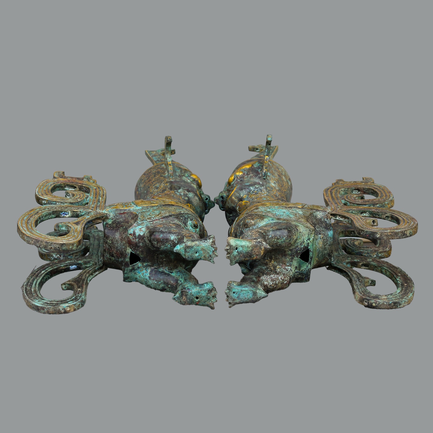 Sanxingdui Dynasty Pair of golden human faced beasts