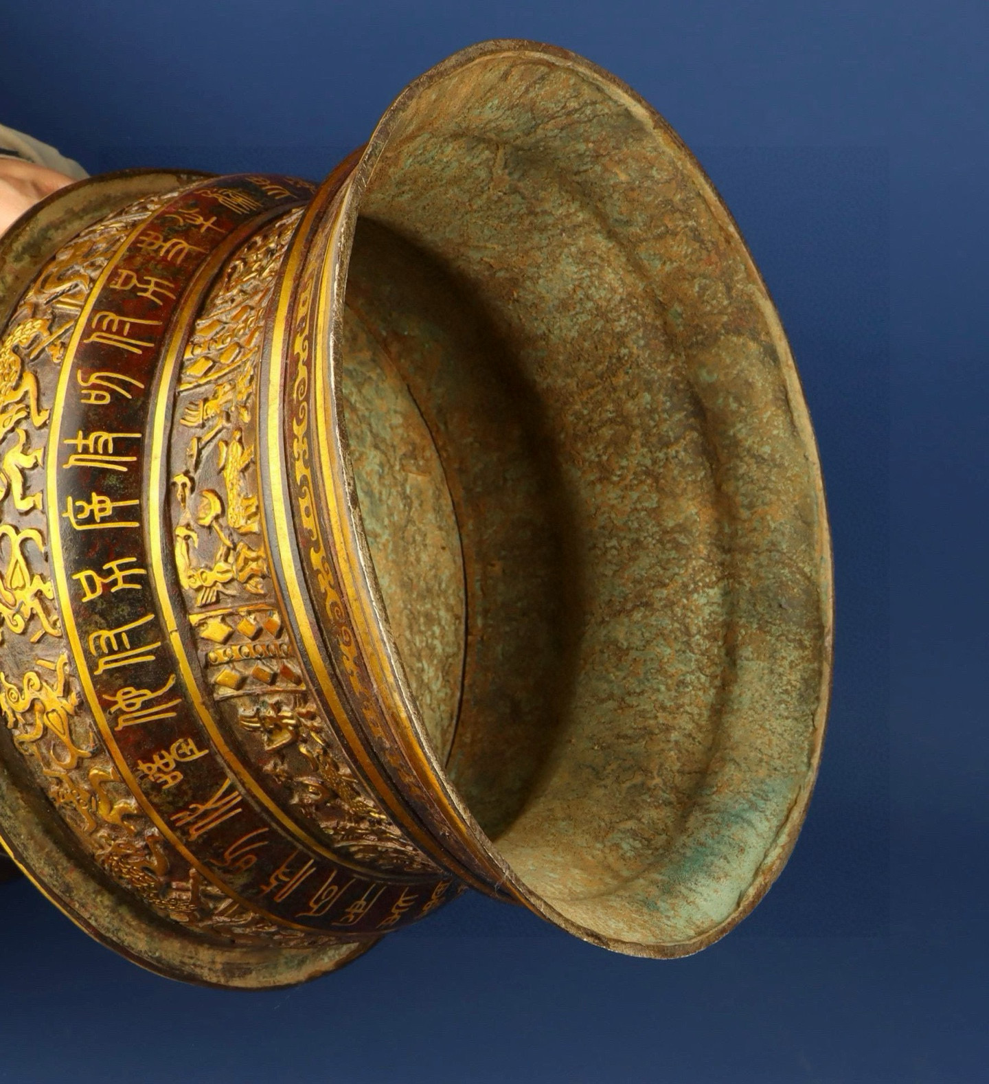 Sanxingdui Dynasty Bronze and gold inlaid human faced bull head drum