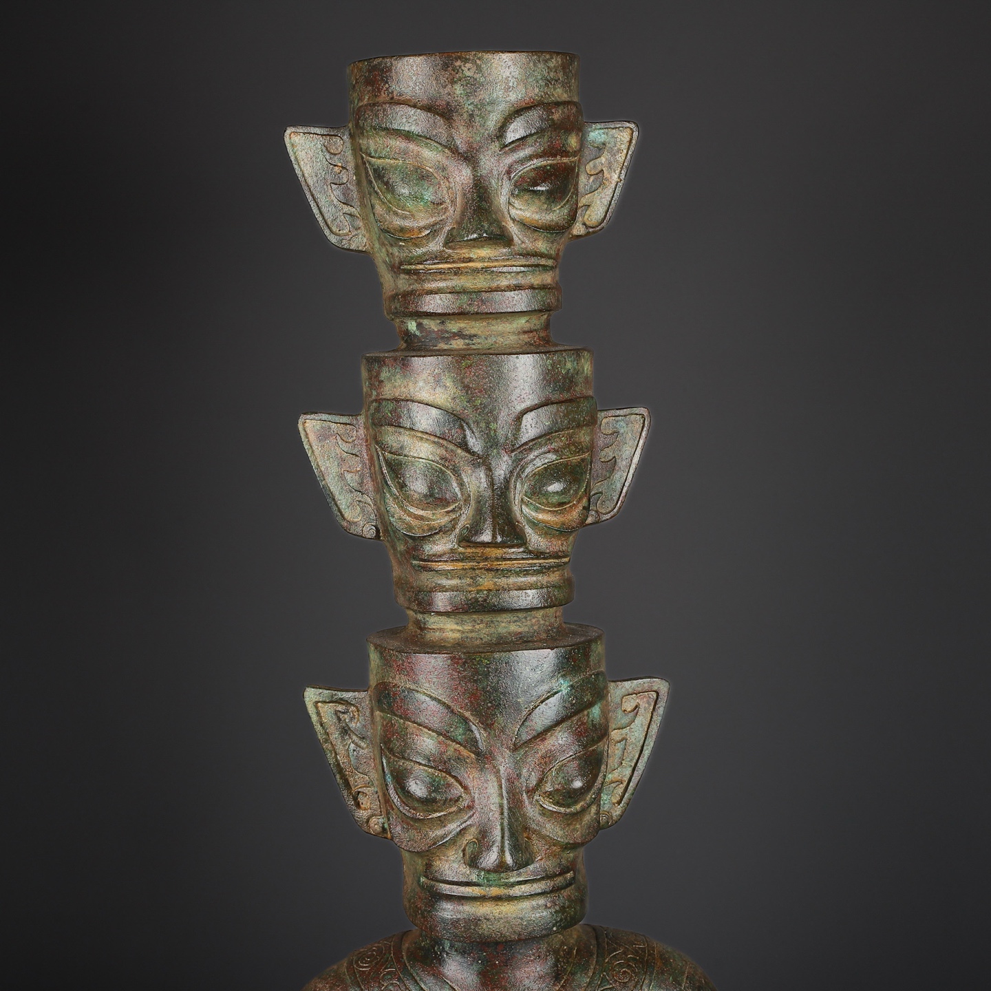 Sanxingdui Dynasty Bronze Three sided Figure