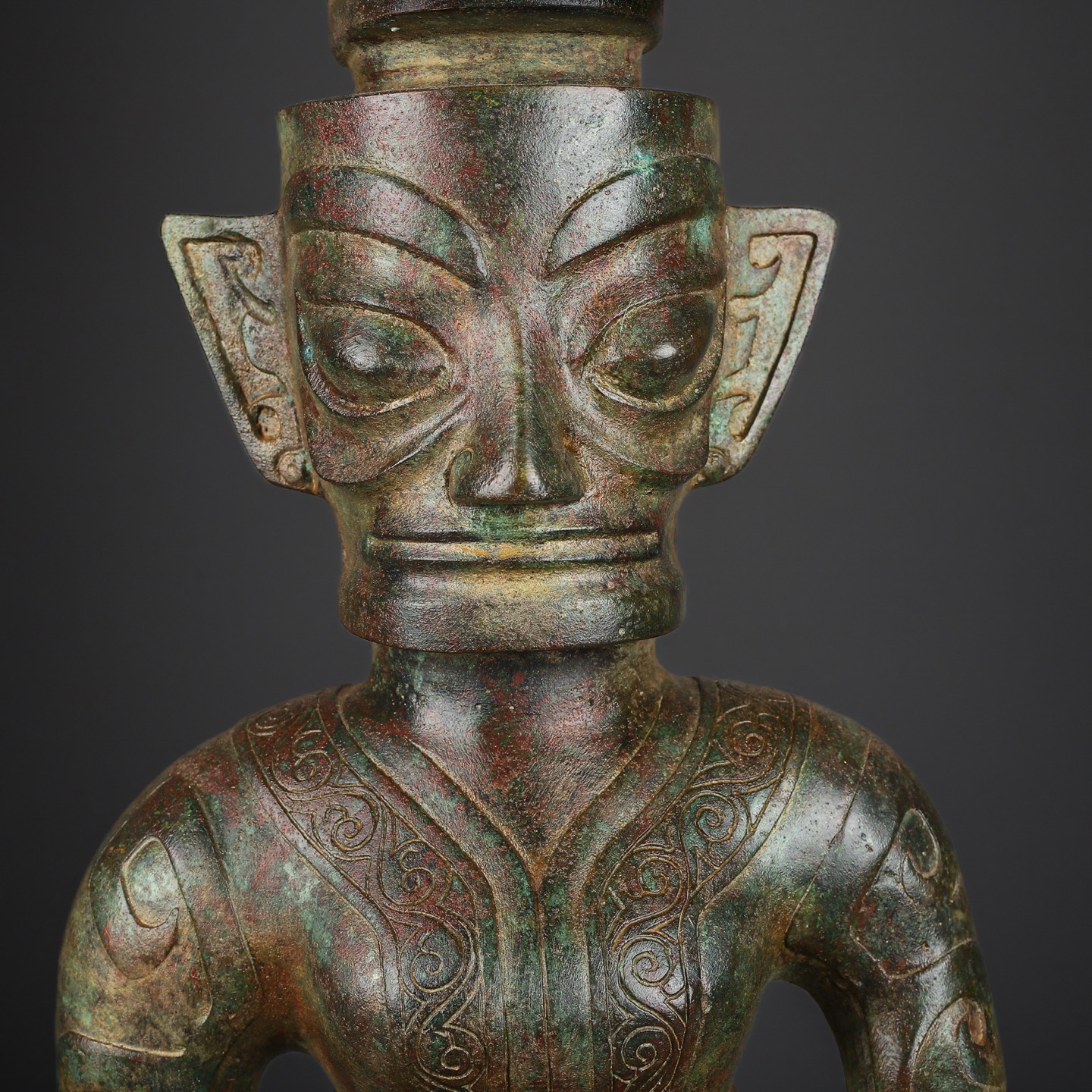 Sanxingdui Dynasty Bronze Three sided Figure